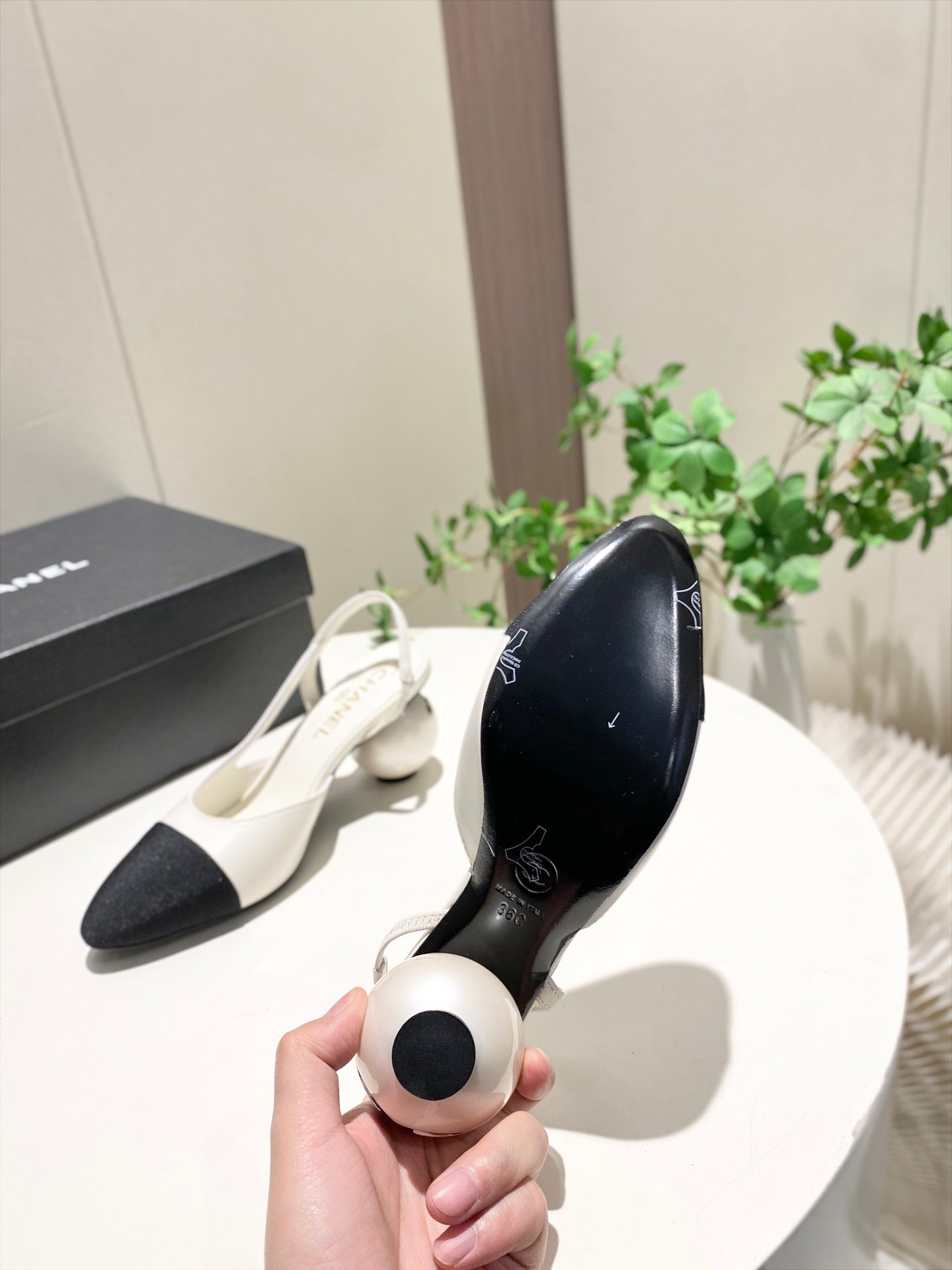 CC 26P Slingback Pearl-Shaped Heel 7cm Black White Leather 767269