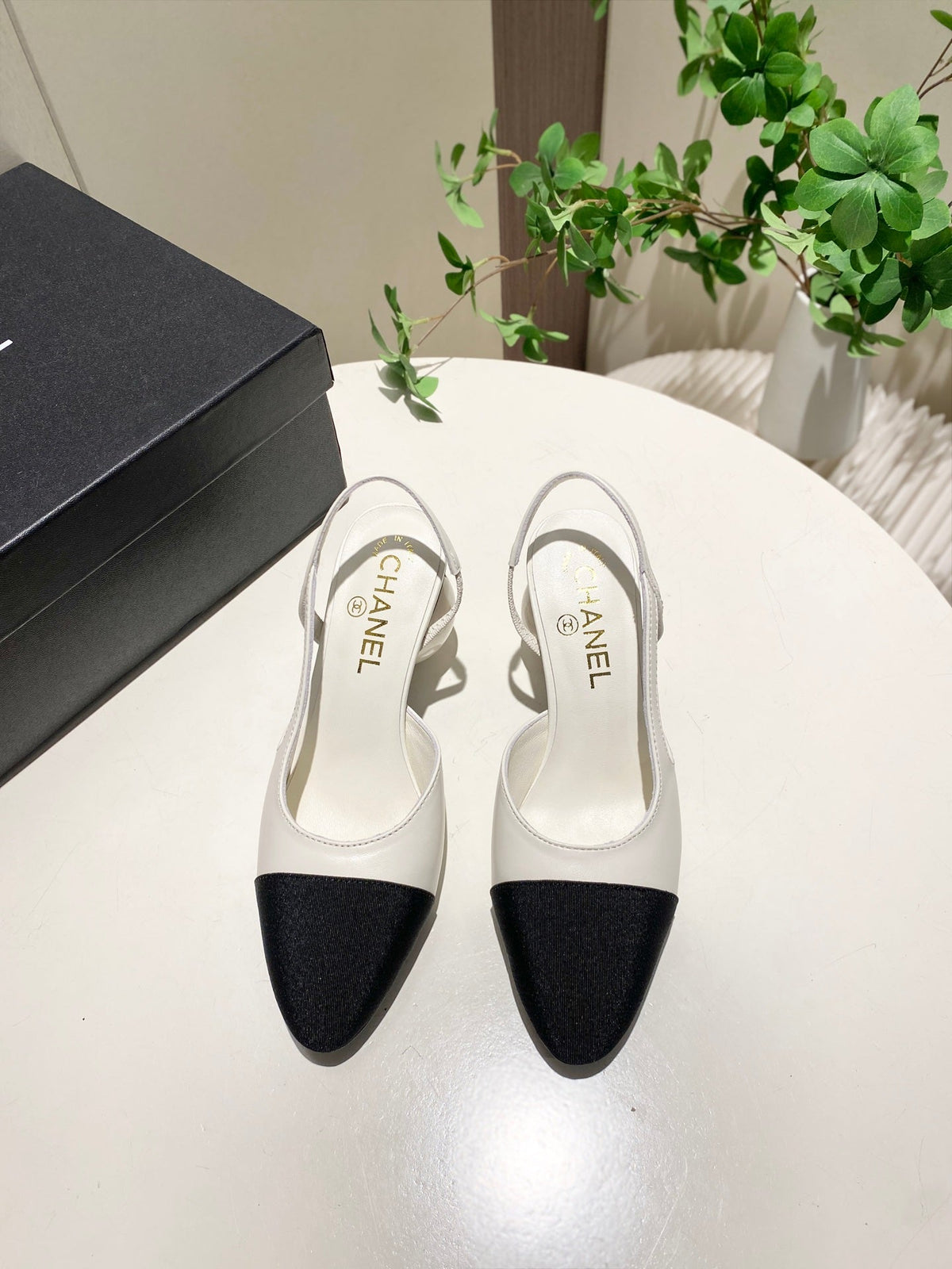 CC 26P Slingback Pearl-Shaped Heel 7cm Black White Leather 767269