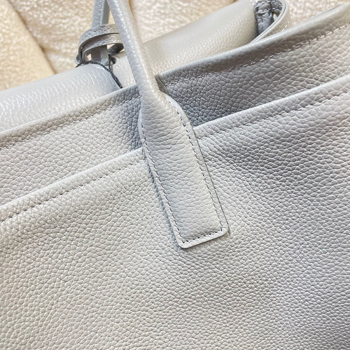 CC 26s Large Tote Bag Light Grey Grained Calfskin