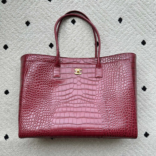 CC 2026 Large Shopping Bag 40cm Burgundy Crocodile Embossed Calfskin GHW