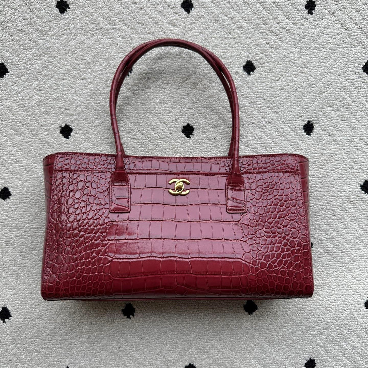 CC 2026 Small Shopping Bag 39cm Burgundy Crocodile Embossed Calfskin GHW