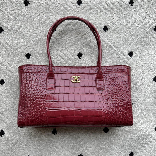 CC 2026 Small Shopping Bag 39cm Burgundy Crocodile Embossed Calfskin GHW