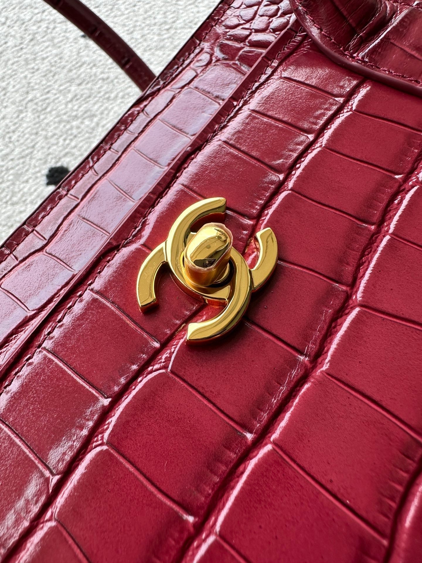 CC 2026 Small Shopping Bag 39cm Burgundy Crocodile Embossed Calfskin GHW