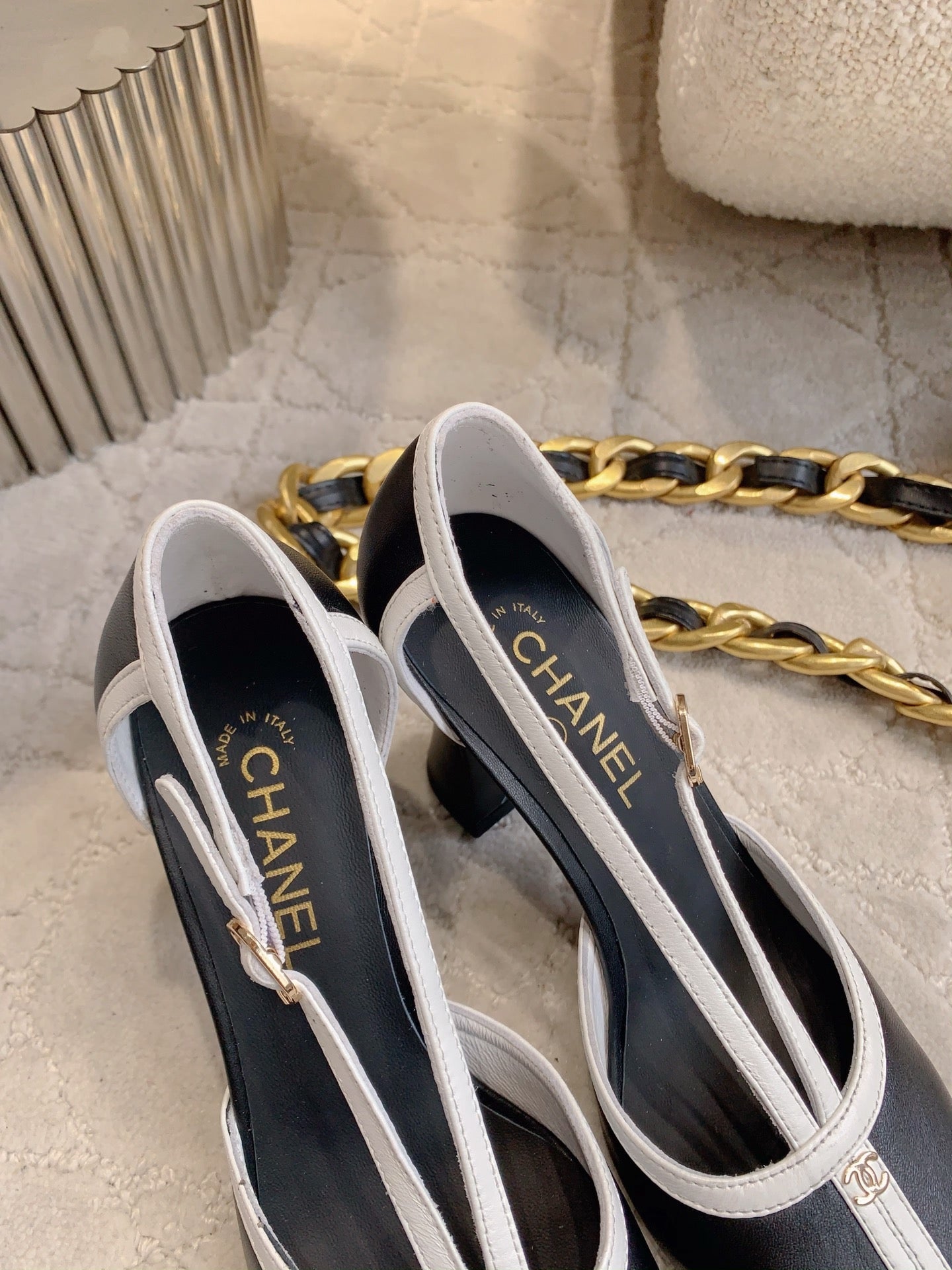 CC 2026s Two-Tone Slingback 8.5cm Black White Leather 723687