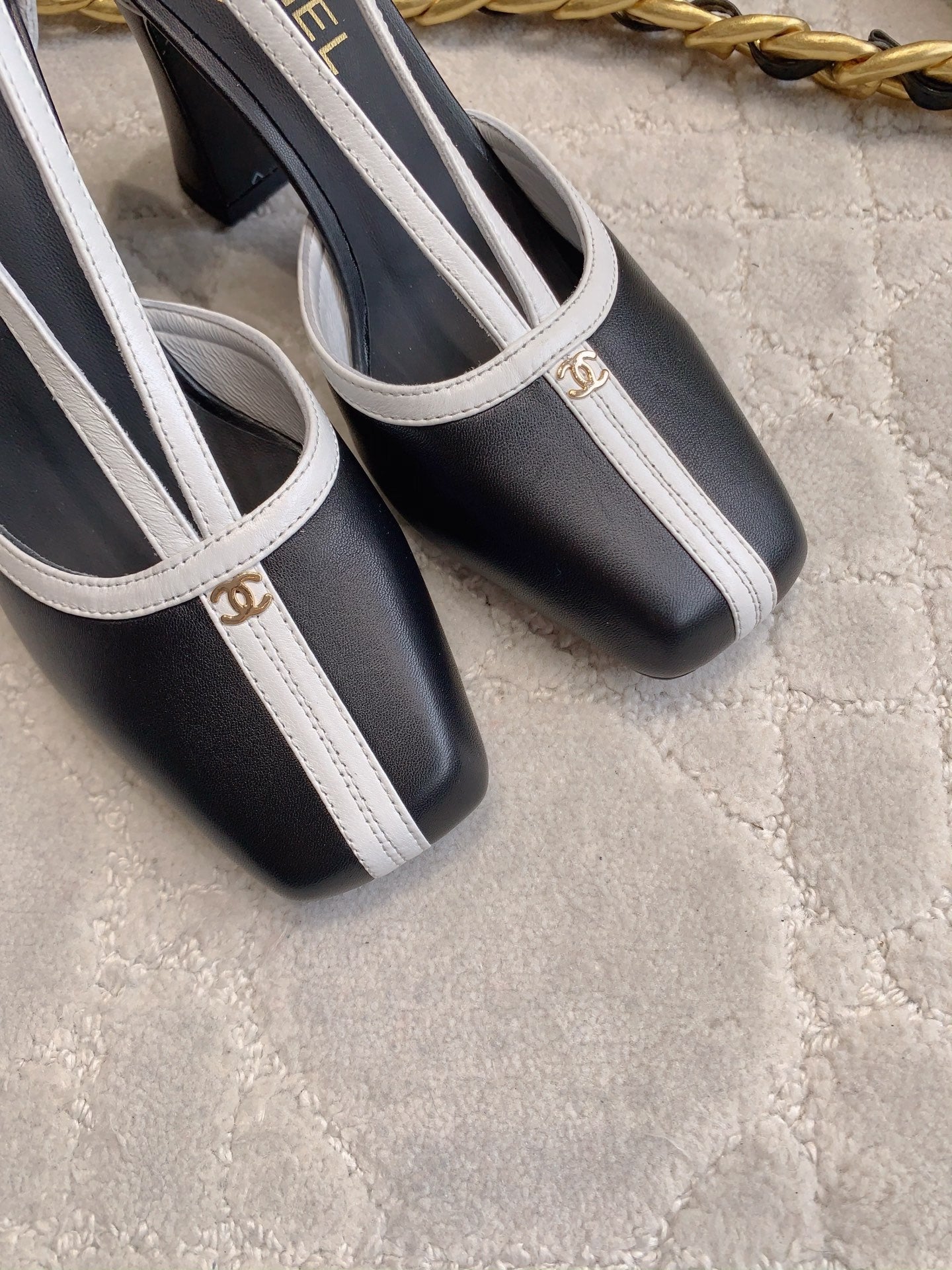 CC 2026s Two-Tone Slingback 8.5cm Black White Leather 723687