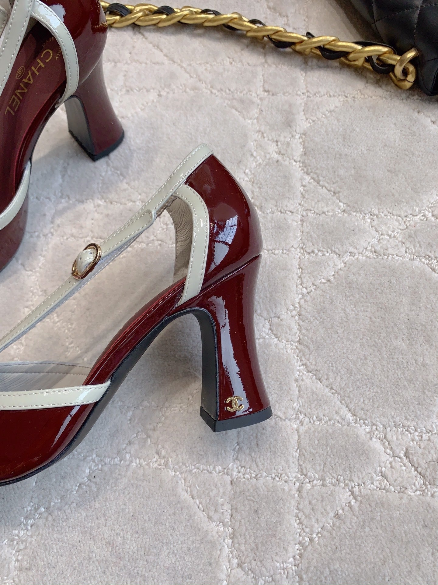 CC FW26 Square Cap Toe Slingback 8.5cm White Burgundy Patent Leather 723688