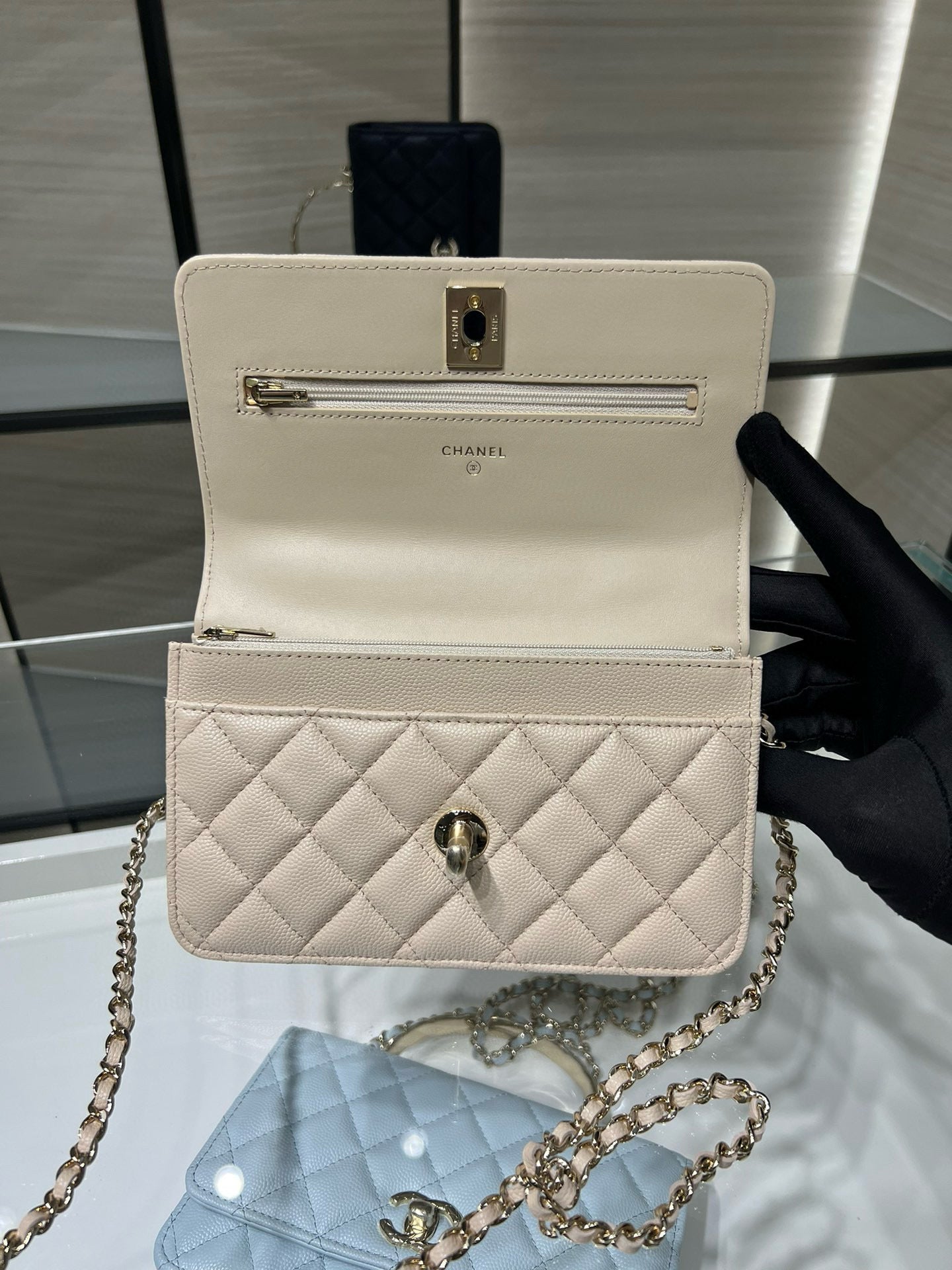 cc 25S Woc Top Handle 19cm Beige Grained Calfskin Light Gold Hardware