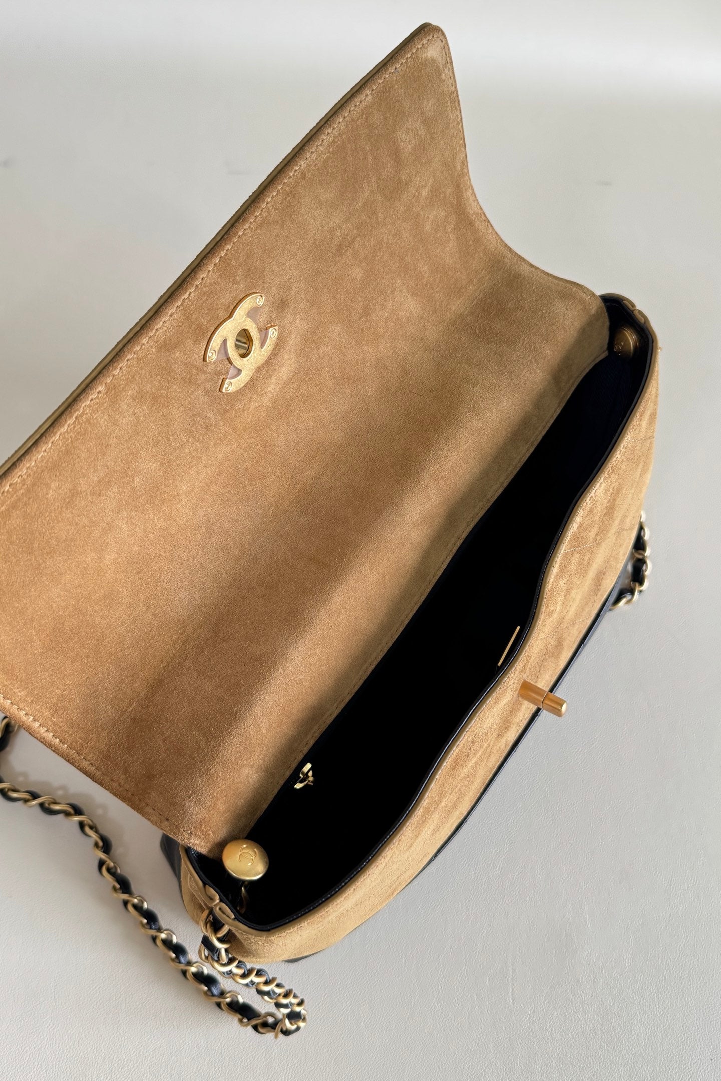 CC Métiers d'Art 25A Hobo Shopping Bag Black Brown Suede Leather