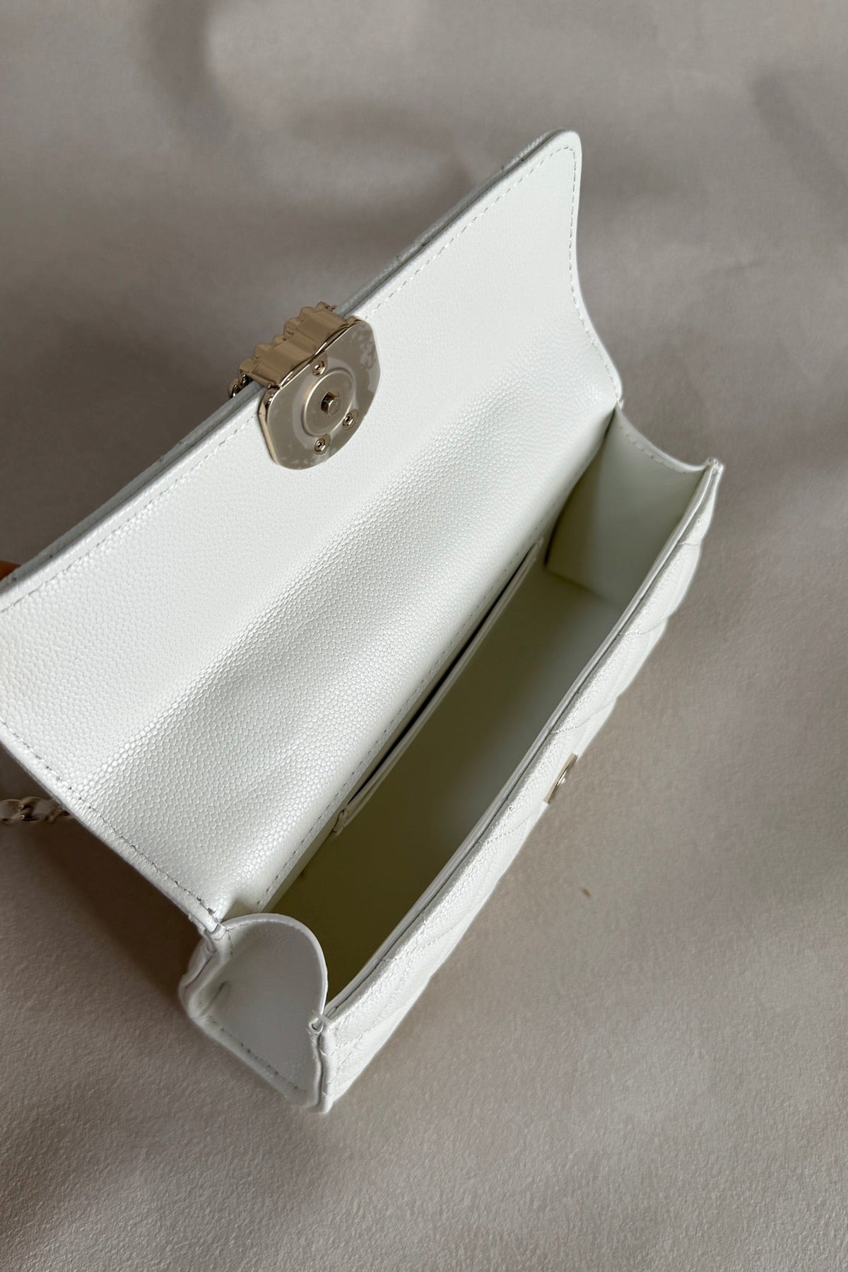 CC 23P Top Handle Kelly Clutch White Caviar Leather 282529
