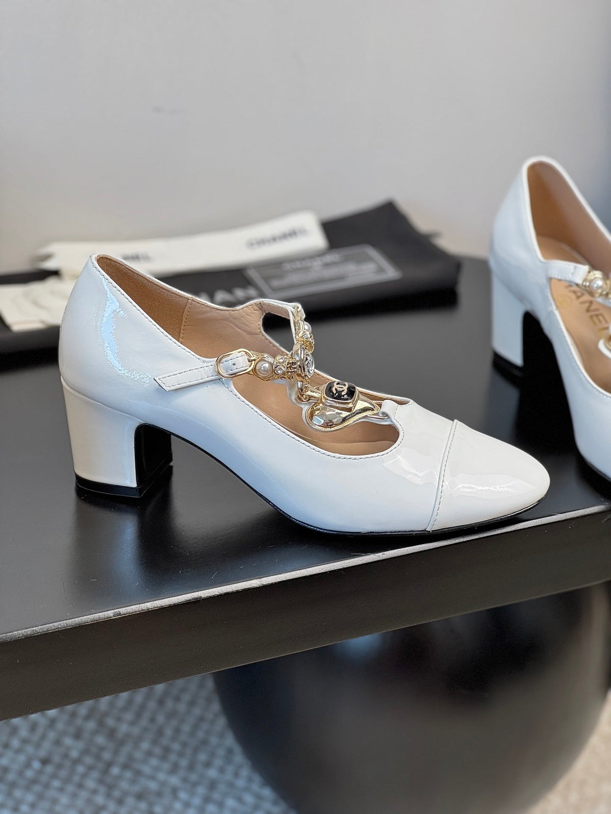 CC 25 Marry Jane White Glossy Lambskin 329764