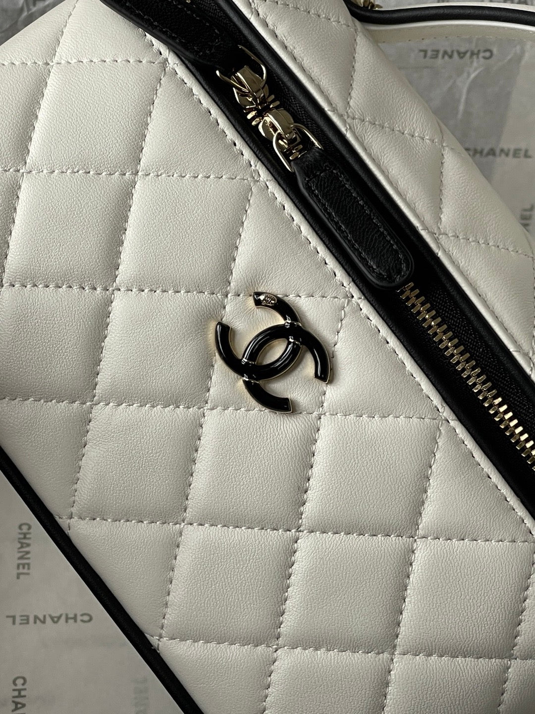 CC Top Handle Long Vanity Case 19.5cm Black White Lambskin