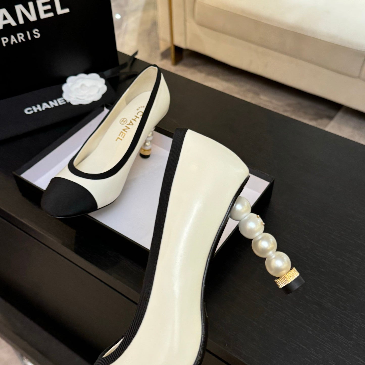 CC 25S Pump 85mm White Calfskin Black Grosgrain
