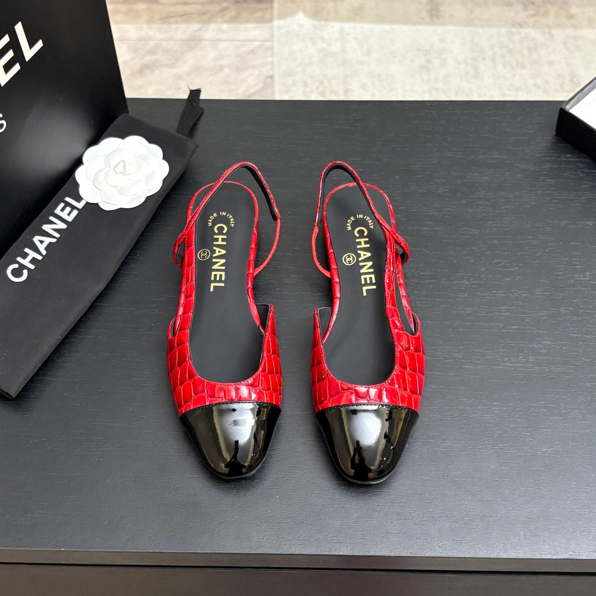 CC 26s Classic Slingback Flat Black Bright Red Crocodile Embossed Patent Leather 907634