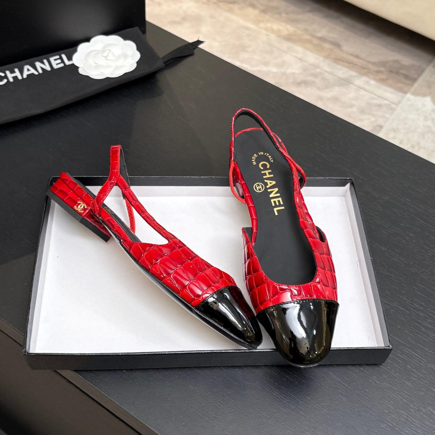 CC 26s Classic Slingback Flat Black Bright Red Crocodile Embossed Patent Leather 907634