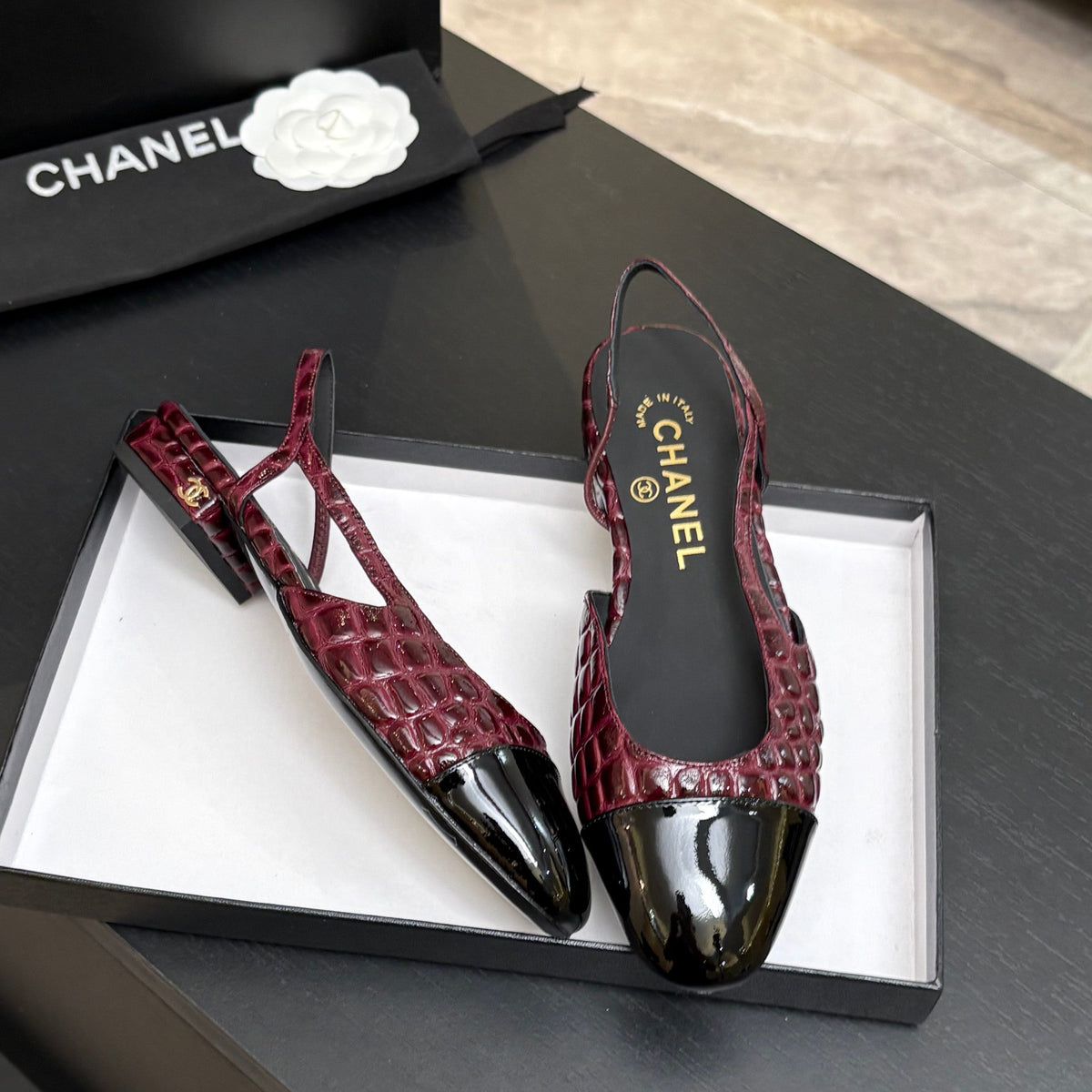 CC 26s Classic Slingback Flat Black Red Crocodile Embossed Patent Leather 907635