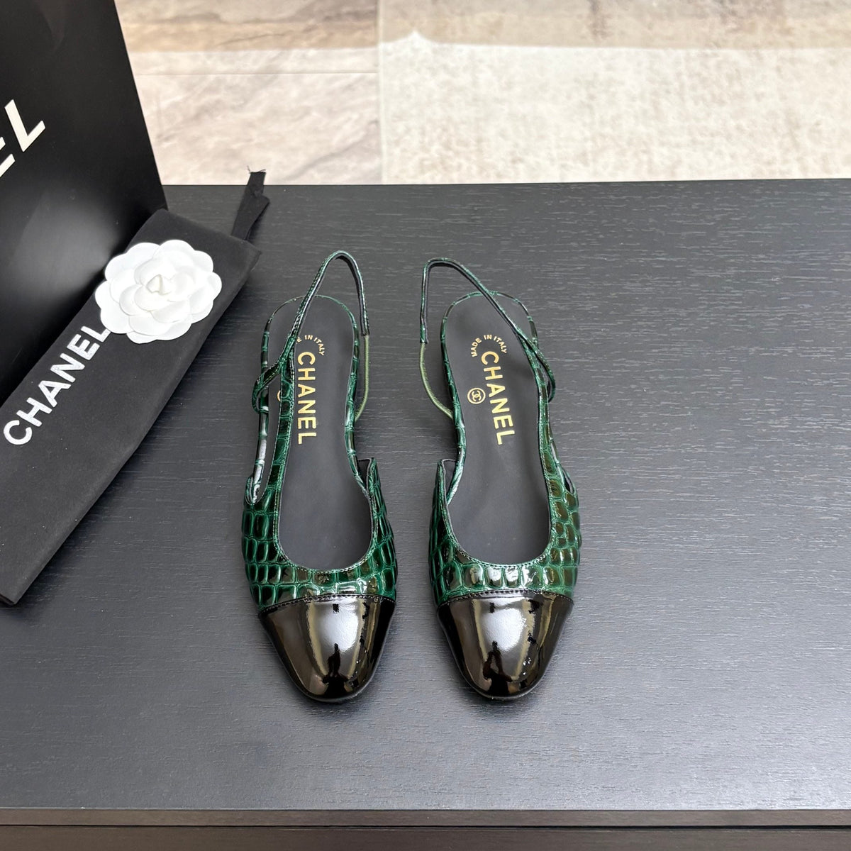CC 26s Classic Slingback Flat Crocodile Embossed Patent Leather 907638