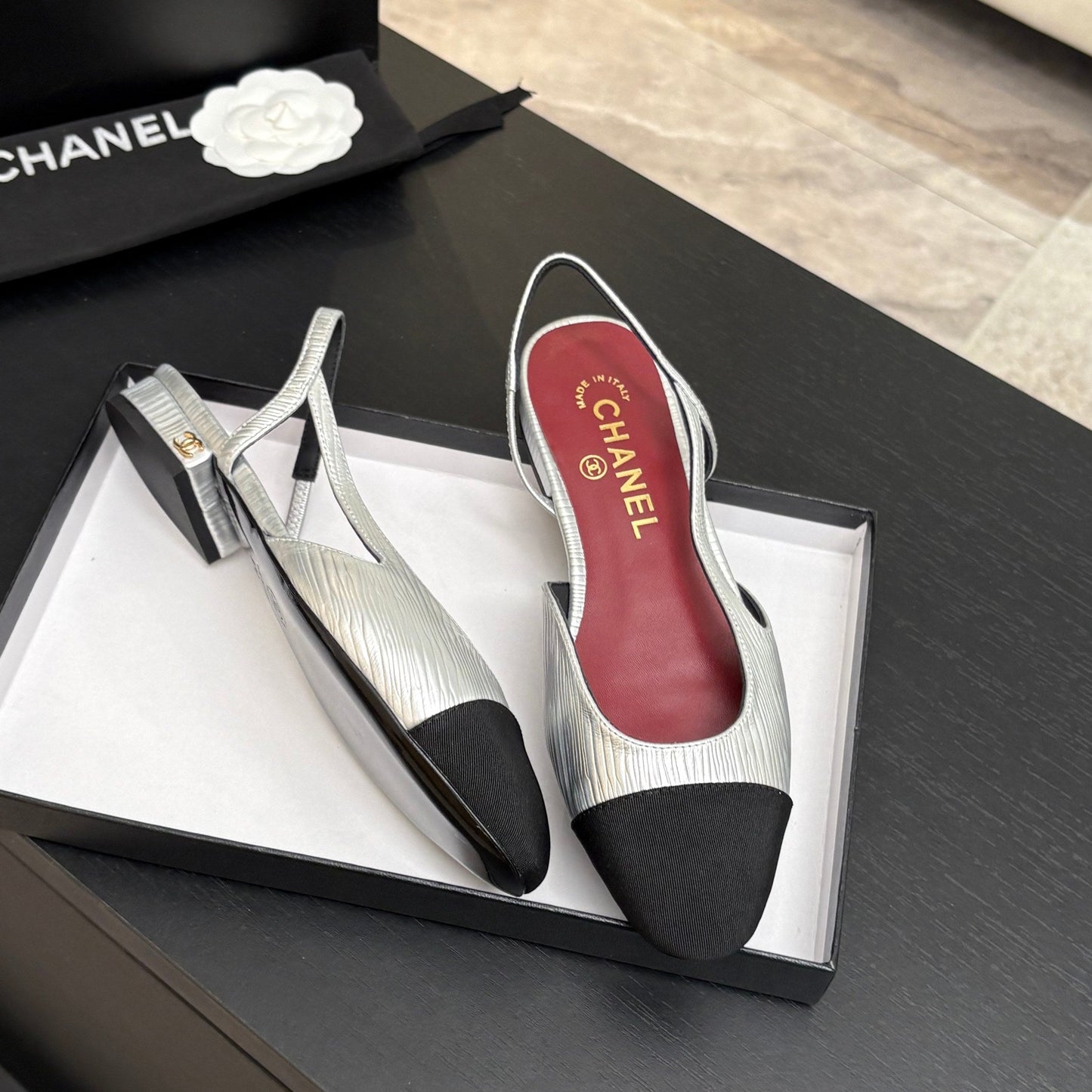 CC 26s Classic Slingback Flat Sliver Black Patent Leather 907639