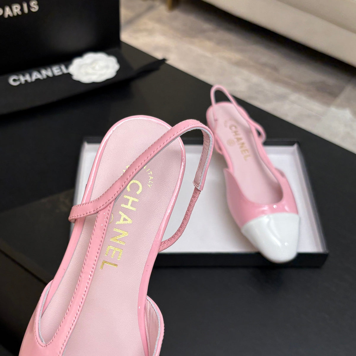 CC 26s Classic Slingback Flat Light Pink Patent Leather 907642