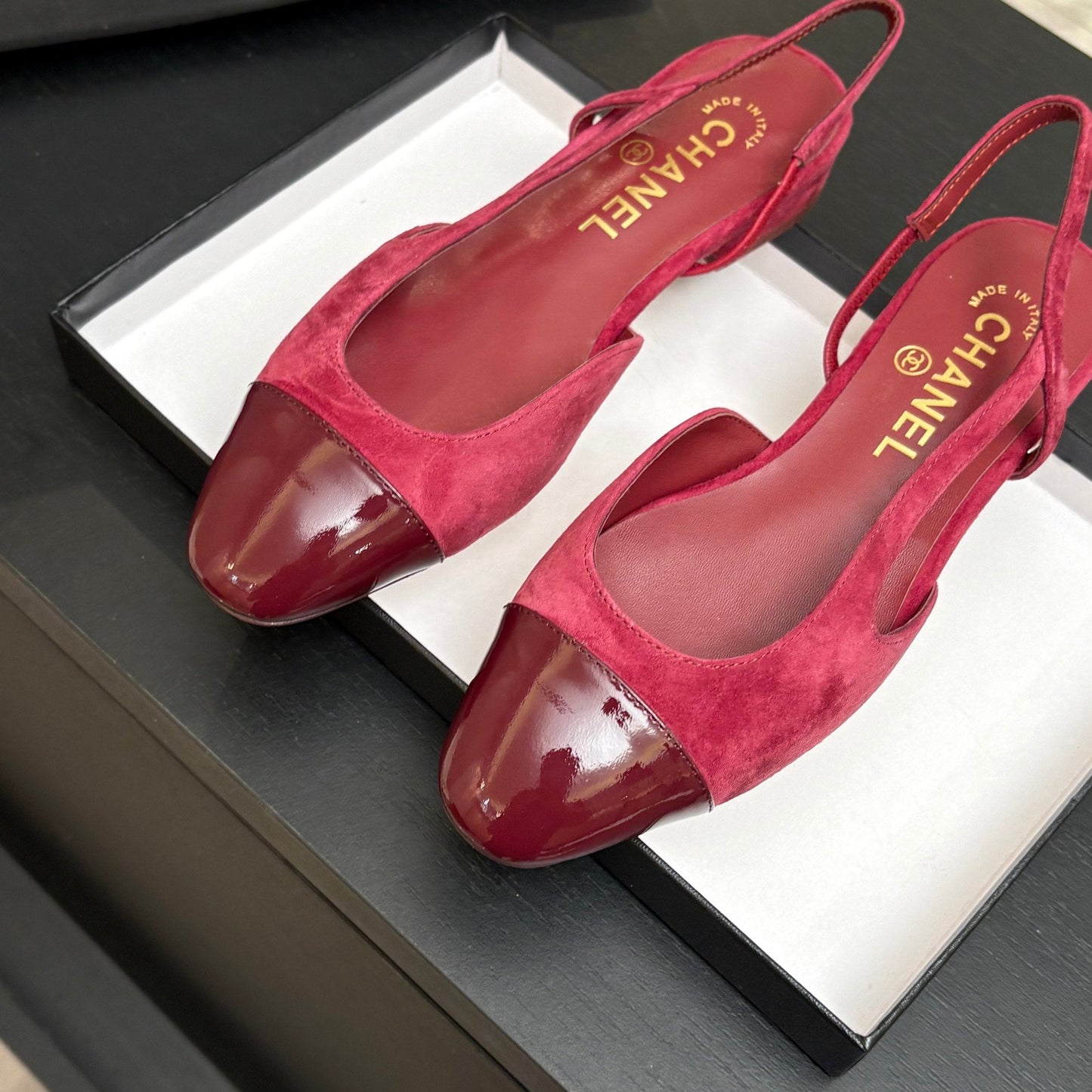 CC 26s Classic Slingback Flat Red Suede Patent Leather 907643