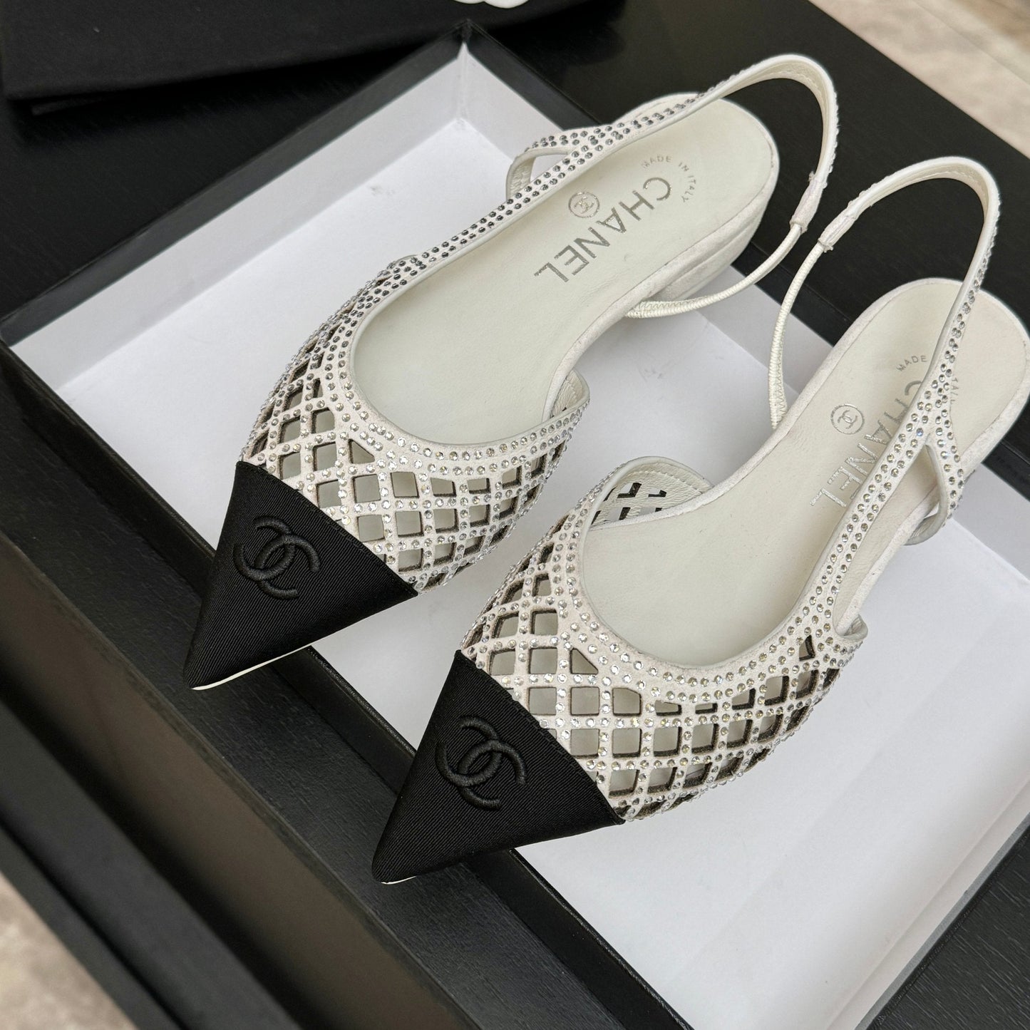CC 26s Rhinestone Slingback Flat Shoe White Black Suede Canvas 907698