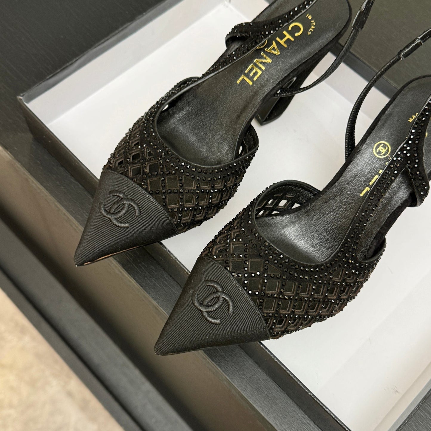 CC 26s Rhinestone Pointed-Toe Shoe Black Suede Canvas 907703