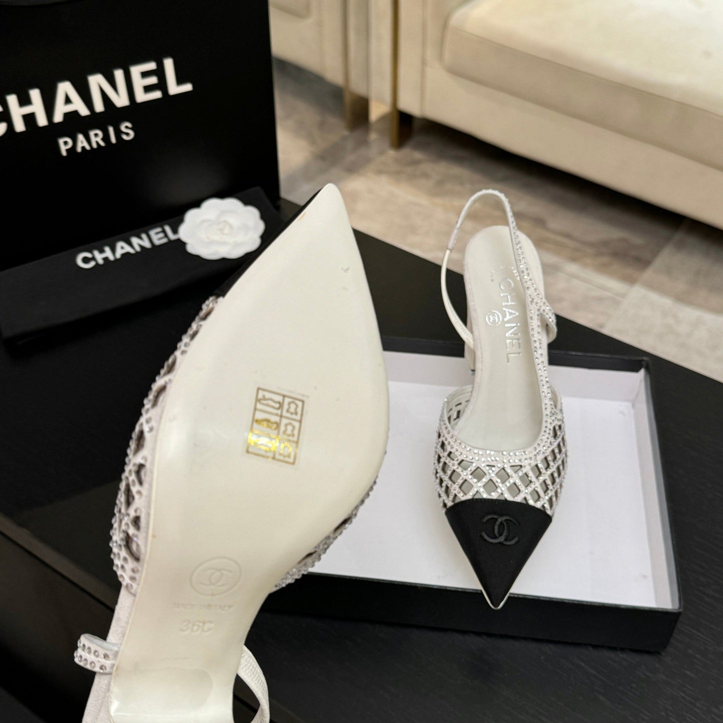 CC 26s Rhinestone Pointed-Toe Shoe White Black Leather Canvas 907706