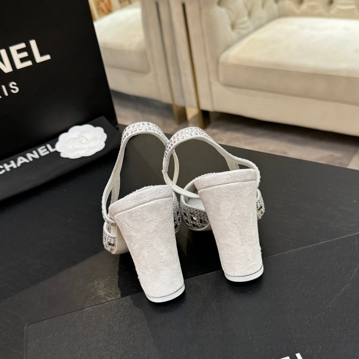 CC 26s Rhinestone Pointed-Toe Shoe White Black Leather Canvas 907706