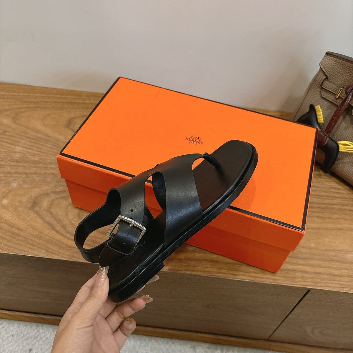 HM 26ss Thong Sandal Black Calfskin 638406