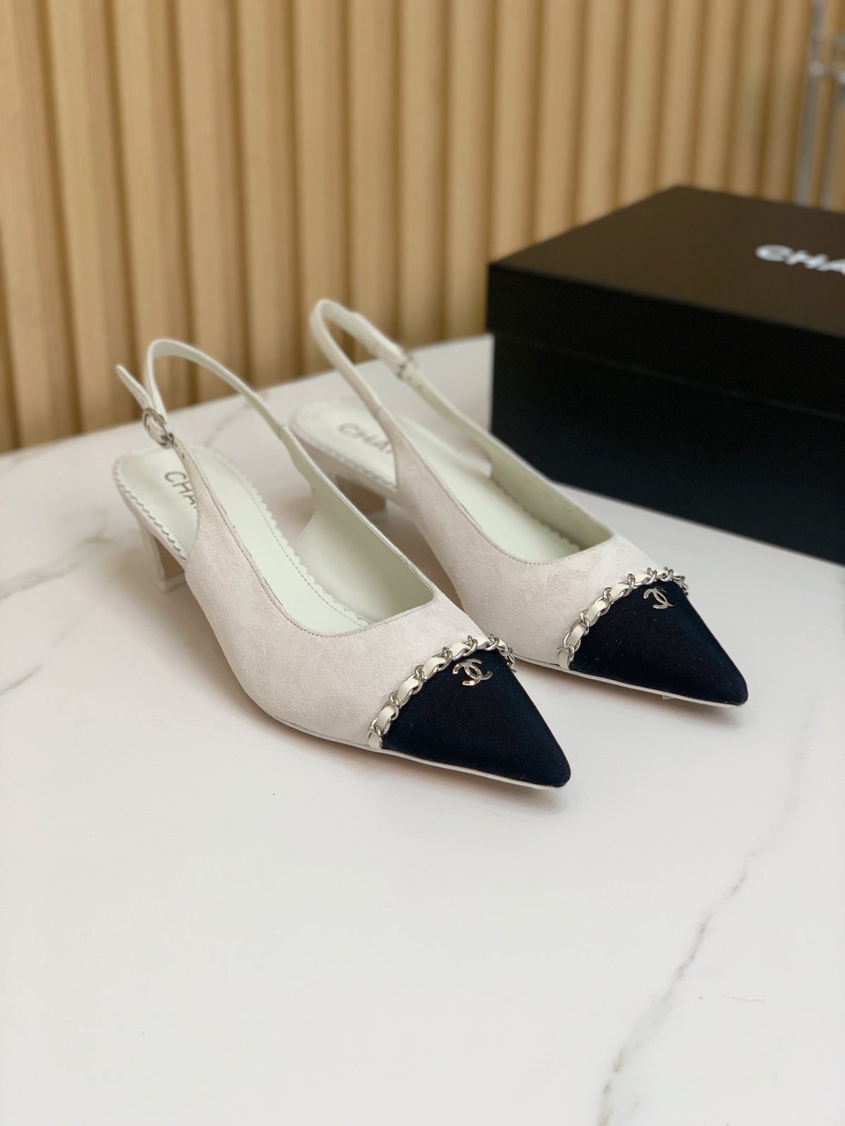 CC 26s Slingback 4.5cm Chain Light Grey Suede 792604