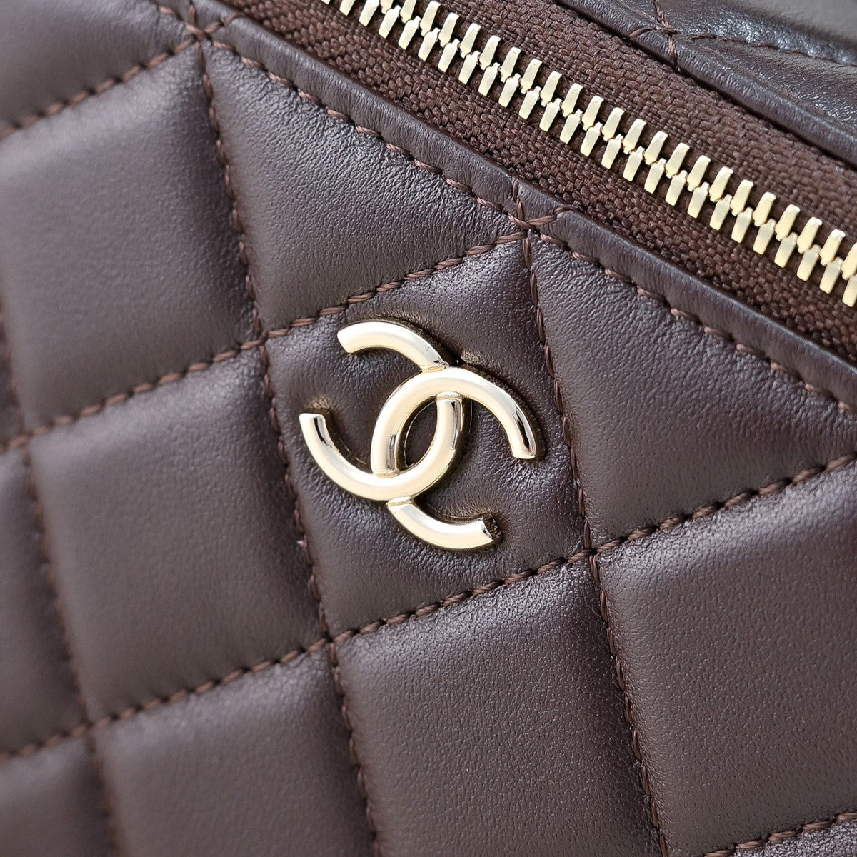 CC 26s Vanity Case Chocolate Quilted Lambskin 286283