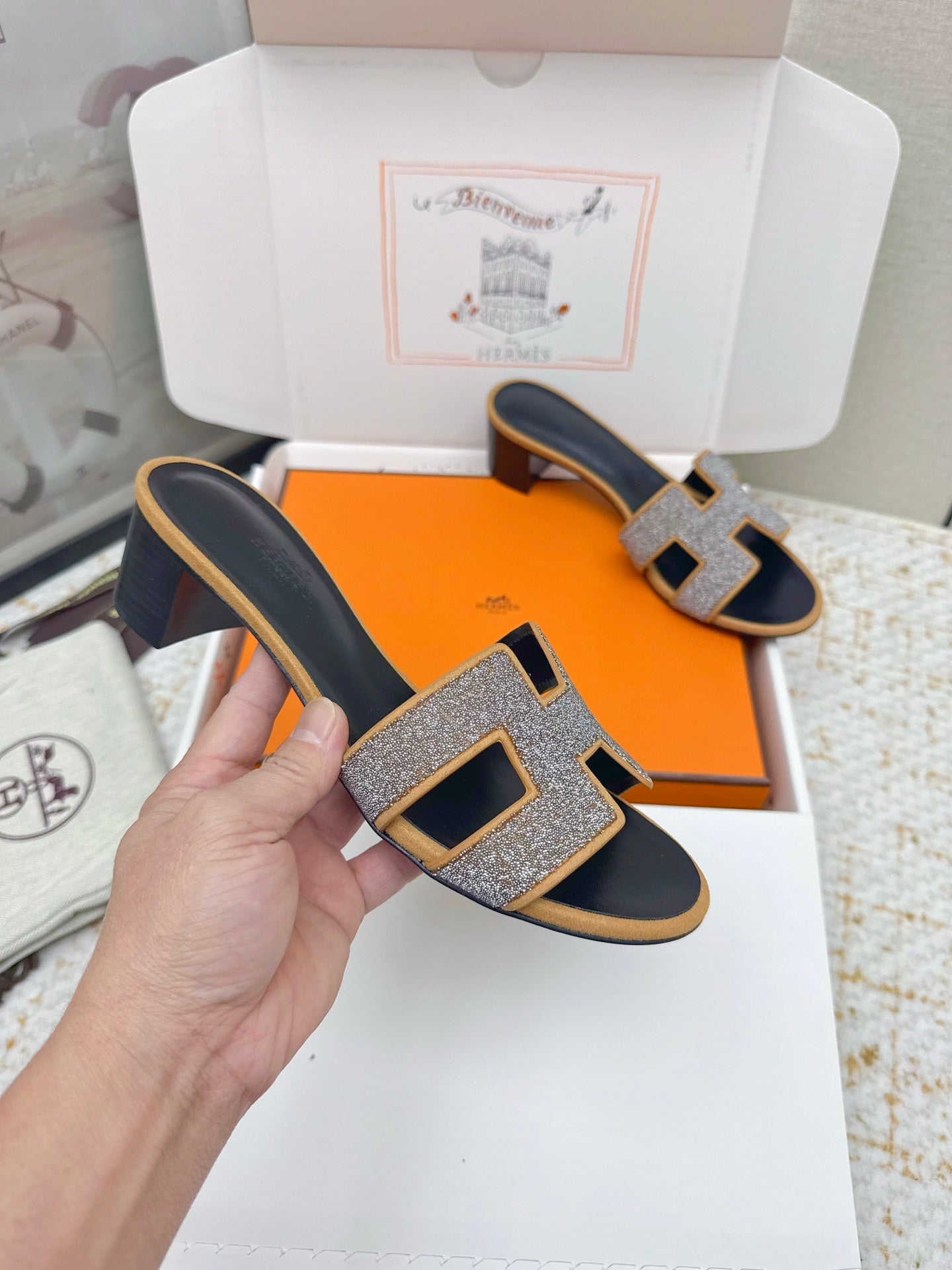 HM 26ss Oran Sandals 50 Grey Taupe Rhinestone Cowhide 625268