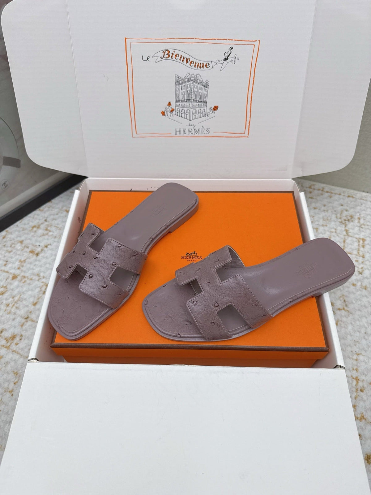 HM 26ss Oran Sandals Dusty Lavender Ostrich Leather 625104