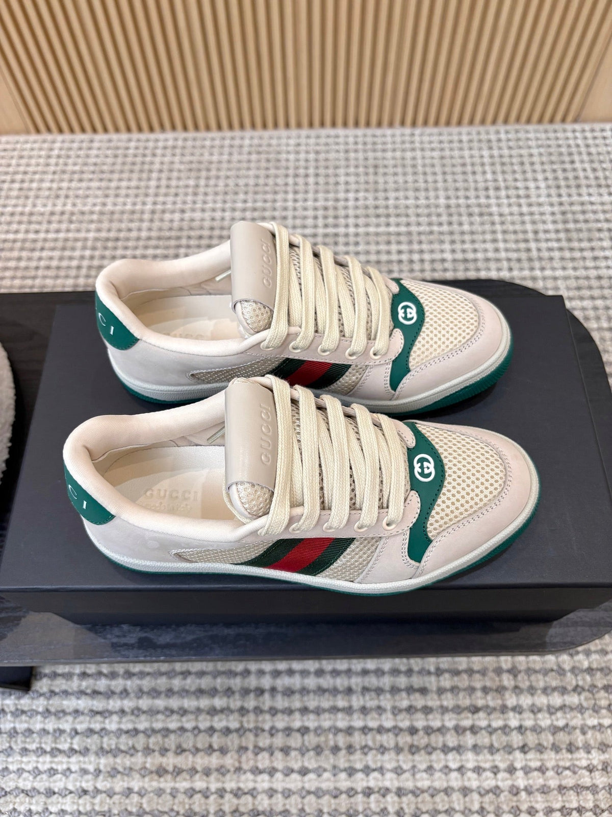 Gucci 26s Mesh Sneakers In Light Beige And Green Leather