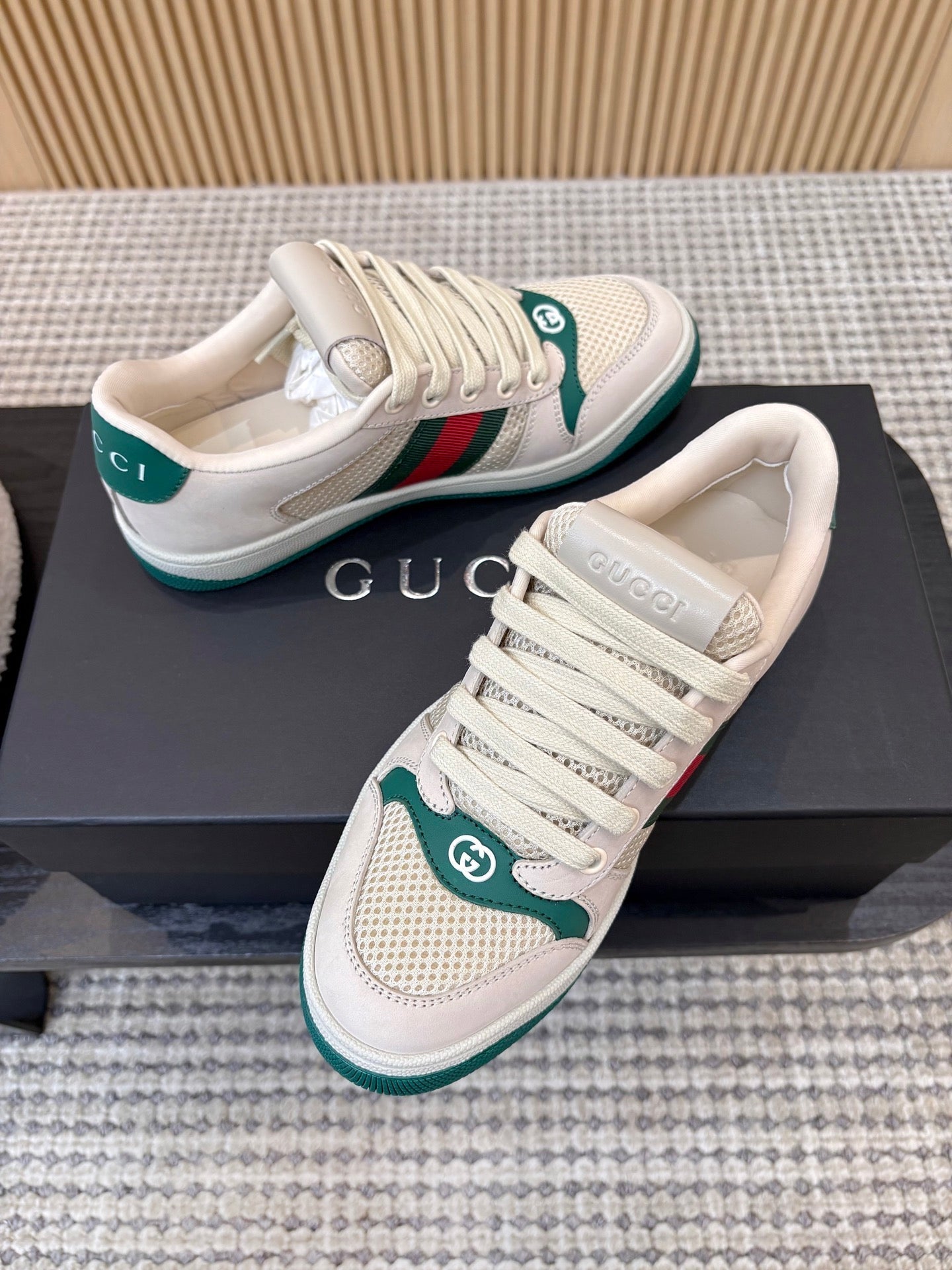 Gucci 26s Mesh Sneakers In Light Beige And Green Leather