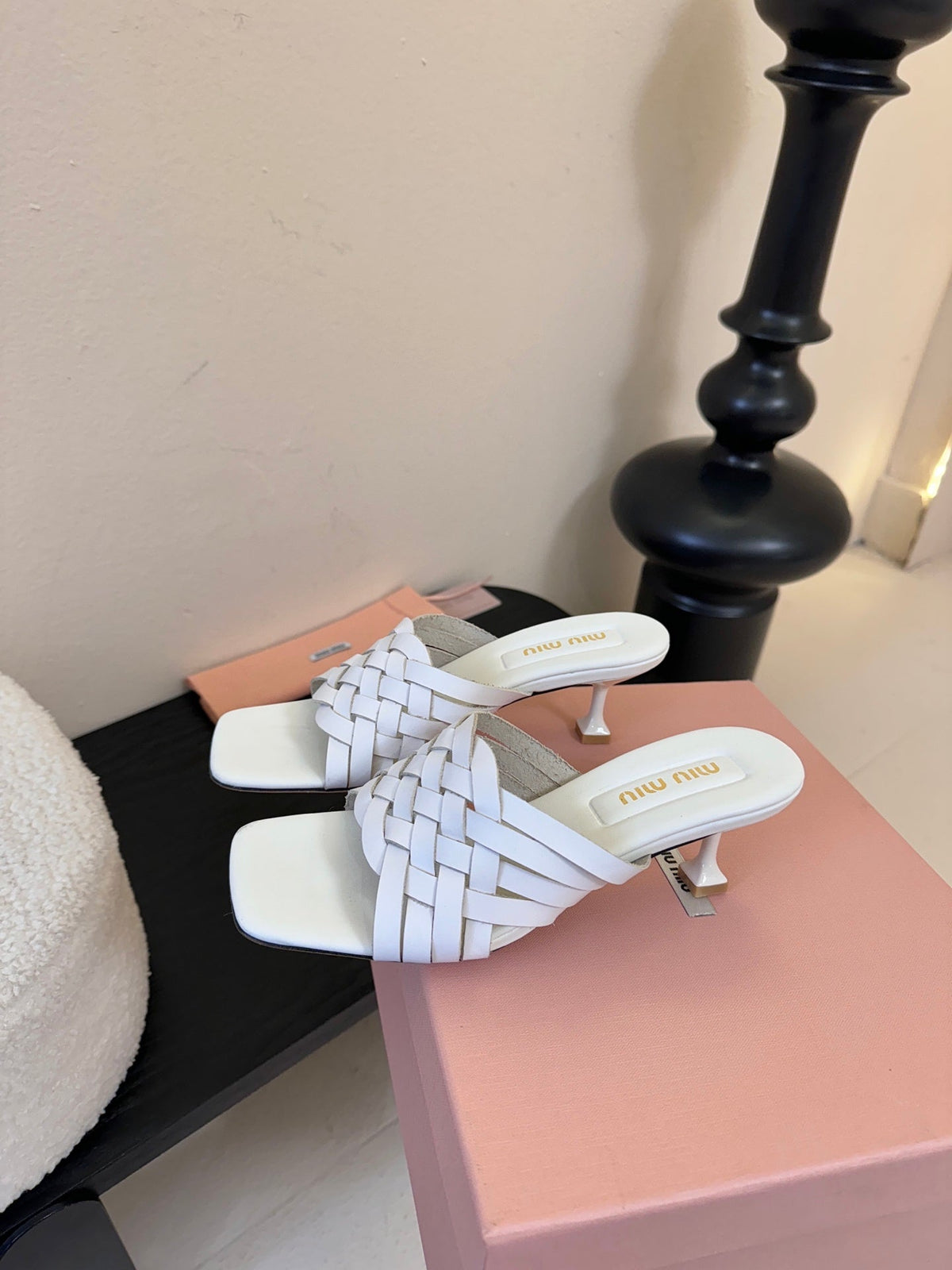 MIU 26ss Flat Sandals 50 White Sheepskin 627351