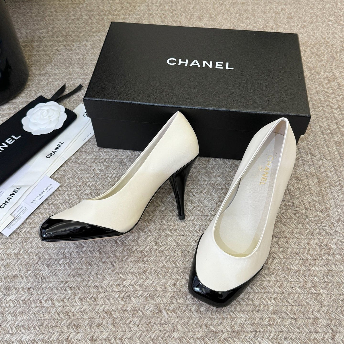 CC 26s Square Toe Pump White Sheepskin 835681