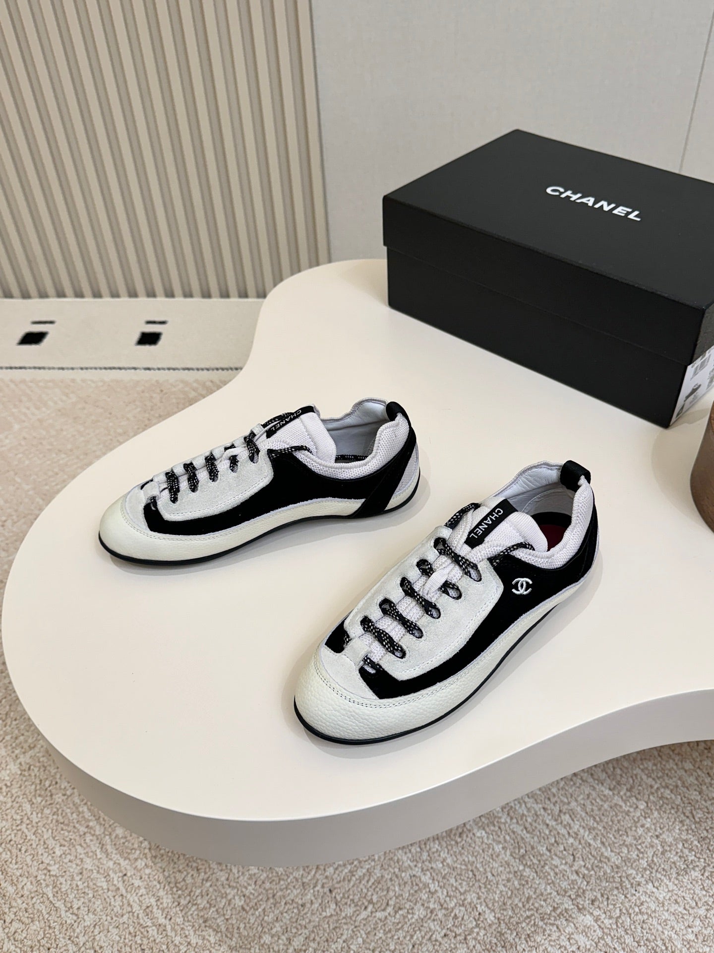 CC Métiers d’art 2026 Sneakers Black White Grain Leather 859564