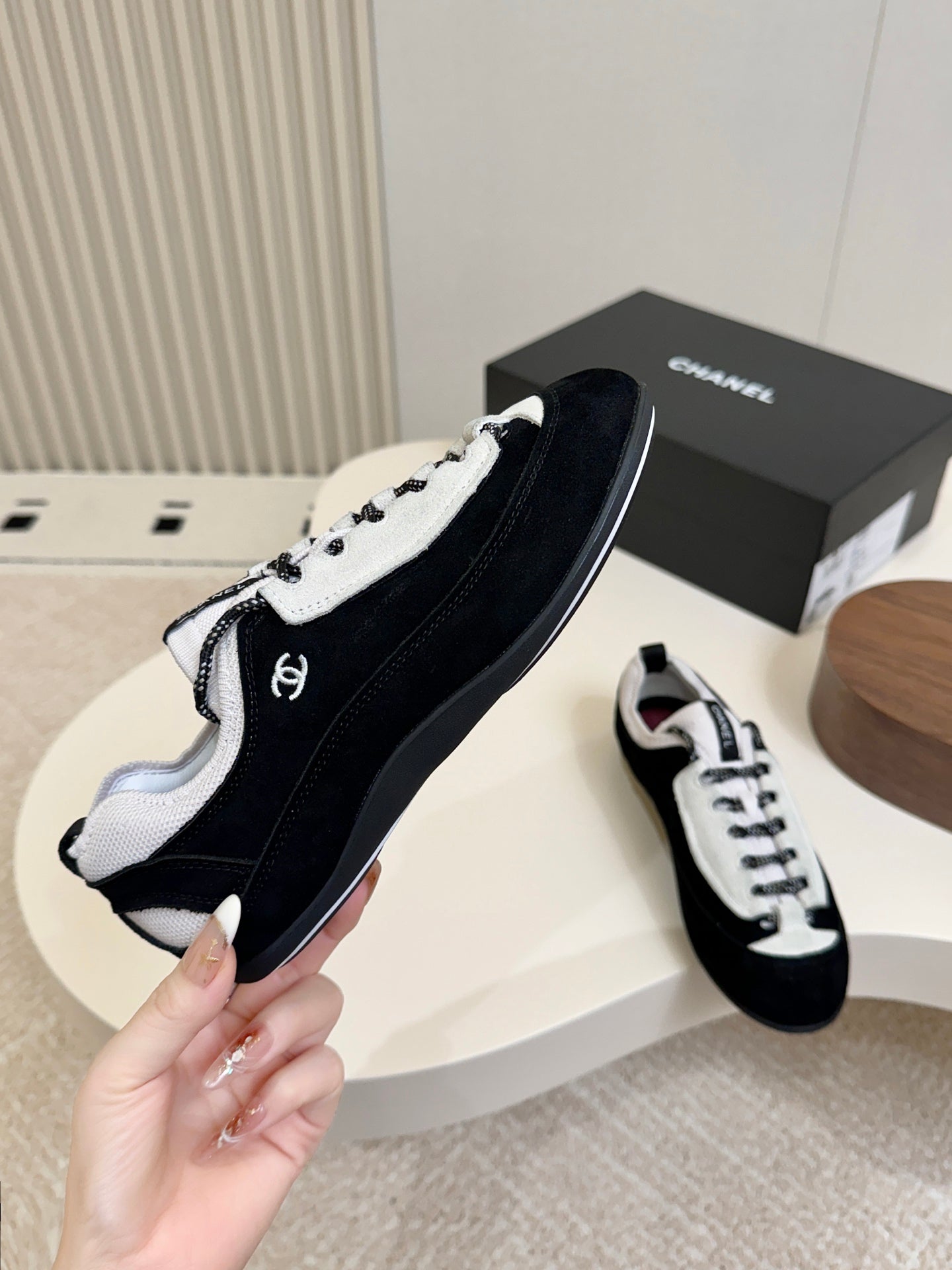 CC Métiers d’art 2026 Sneakers Black White Suede 859563