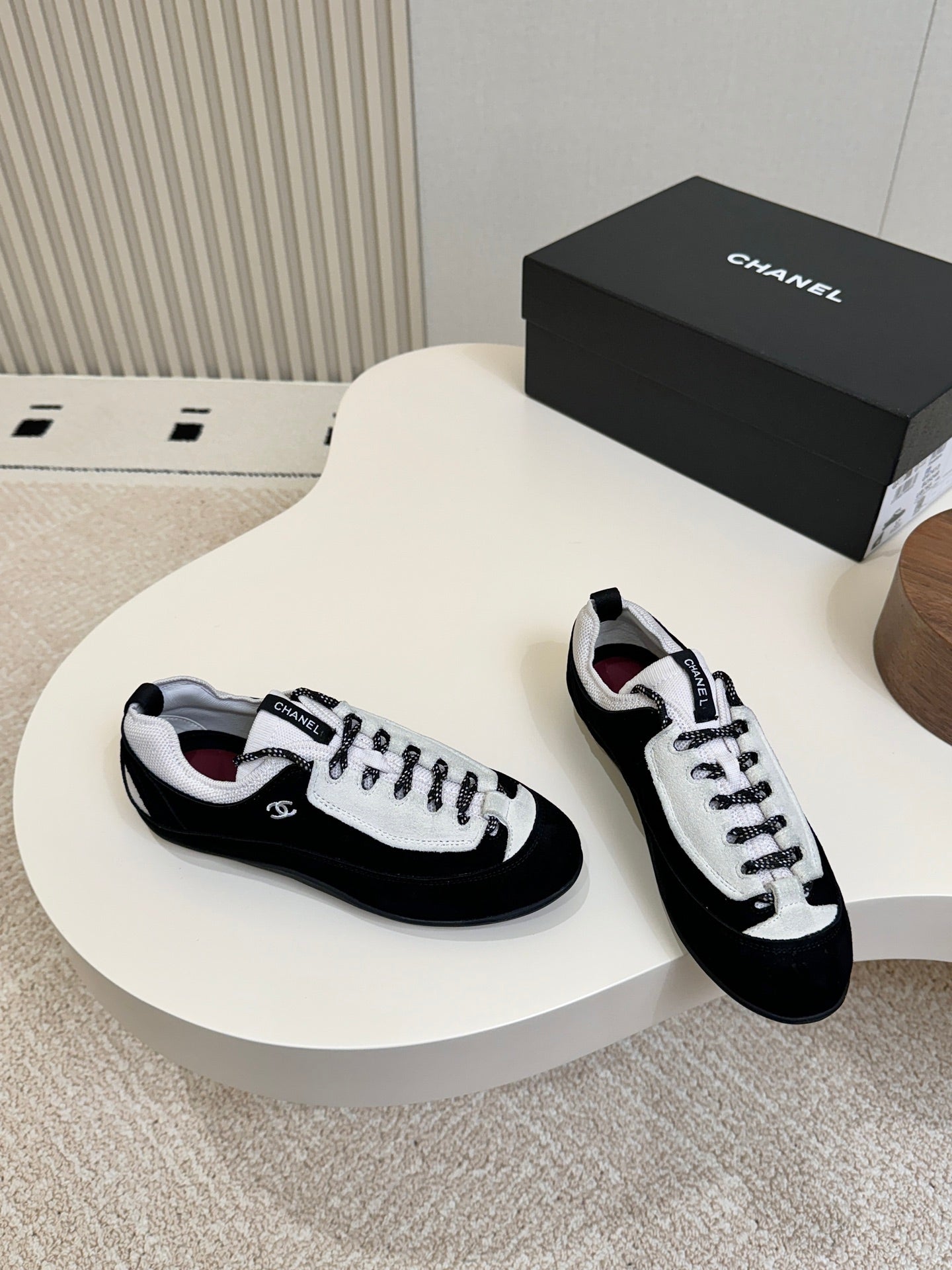 CC Métiers d’art 2026 Sneakers Black White Suede 859563