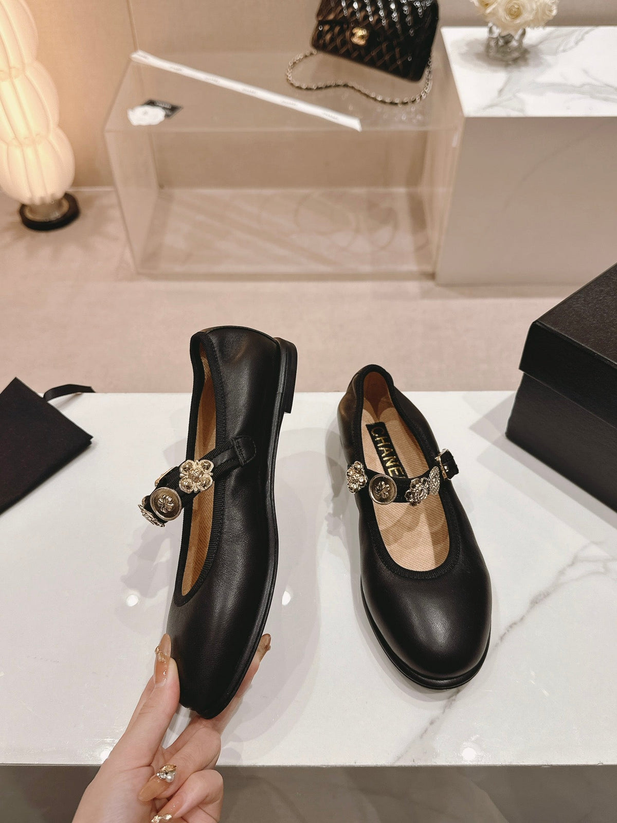 CC MARY JANES BLACK CALFSKIN LIGHT GOLD METALIC
