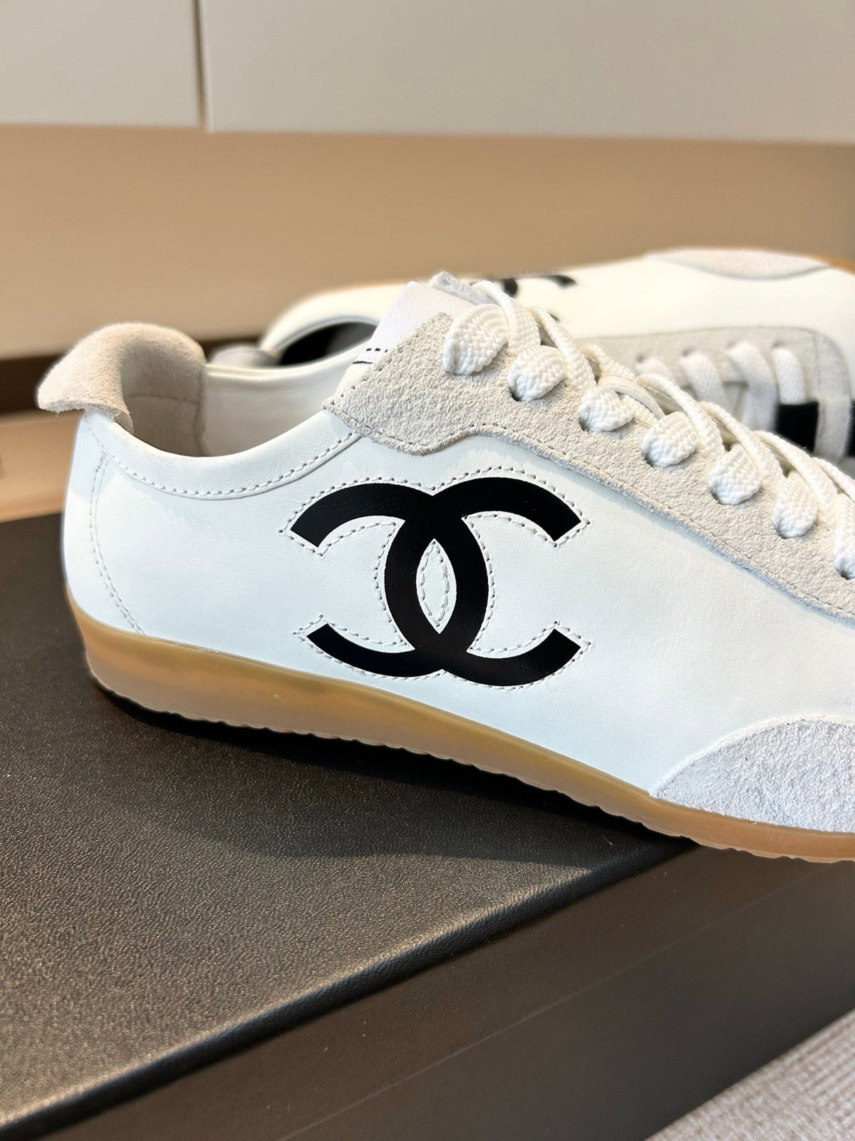 CC 26s Trainers White Black Calfskin & Suede 618696