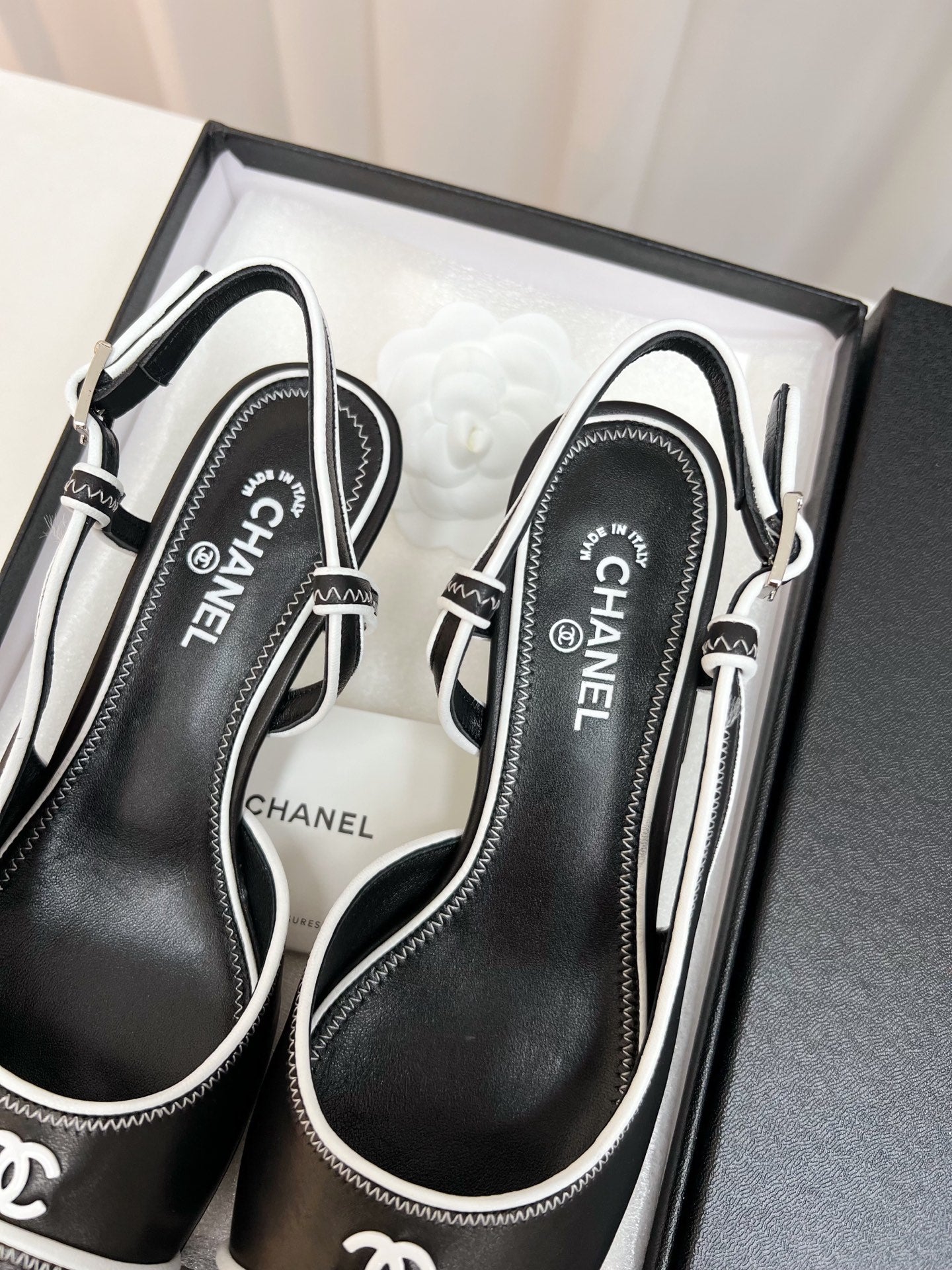 CC Slingback Heels With White Contrast Stitching Black Lambskin 476710