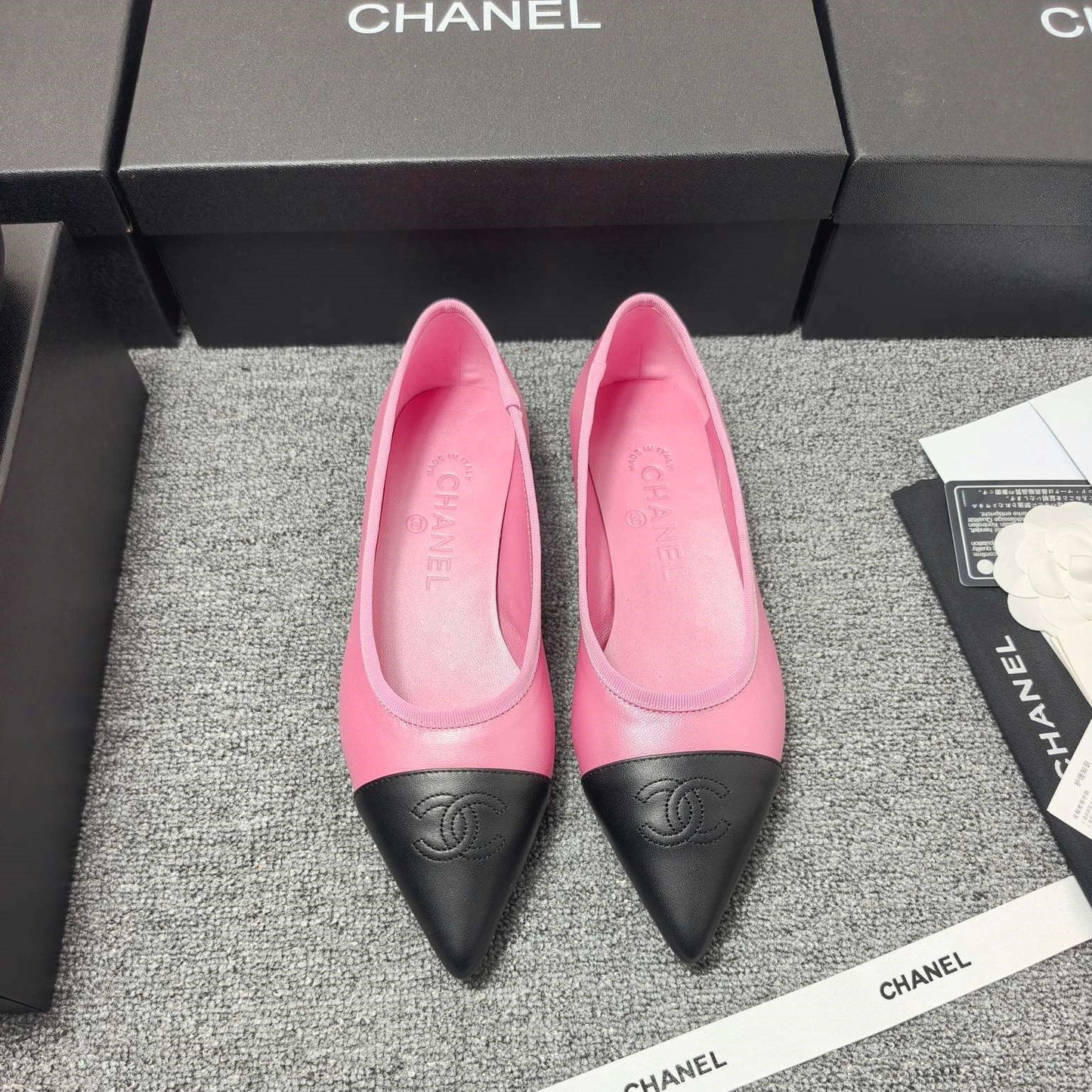 CC 26s Ballet Flat Black Pink Leather 681963