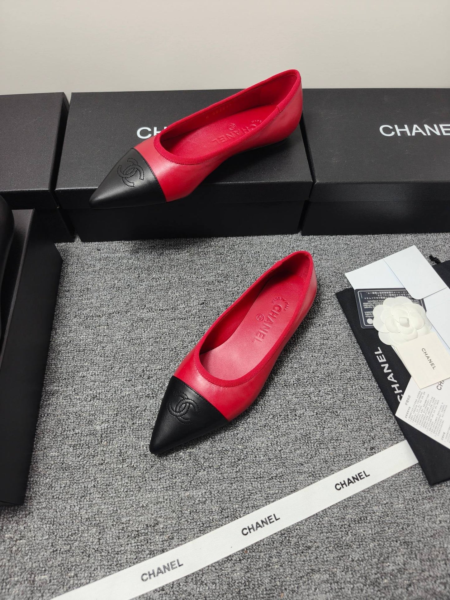 CC 26s Ballet Flat Black Red Leather 681964
