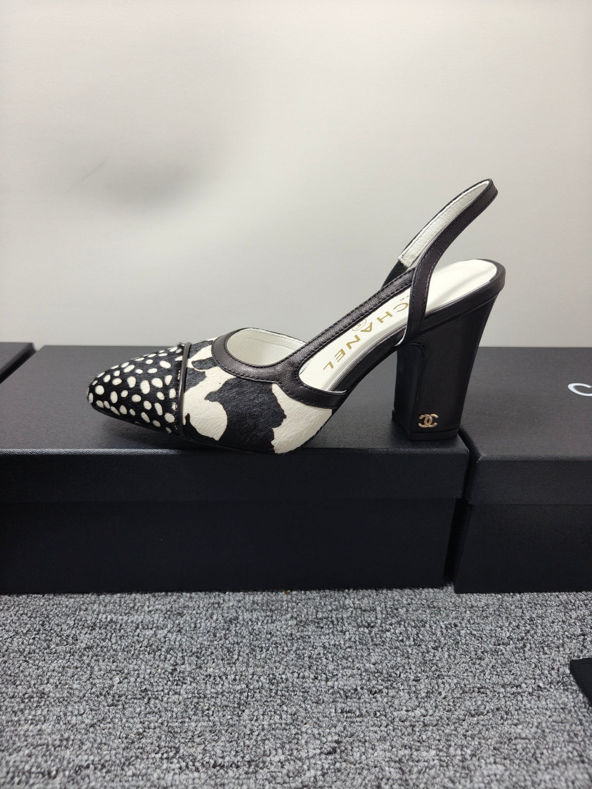CC SS 2026 Slingbacks 9.5cm White Black Calfskin Lambskin
