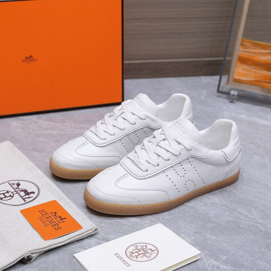 HM 26ss Casual Sneakers White Sheepskin 637714