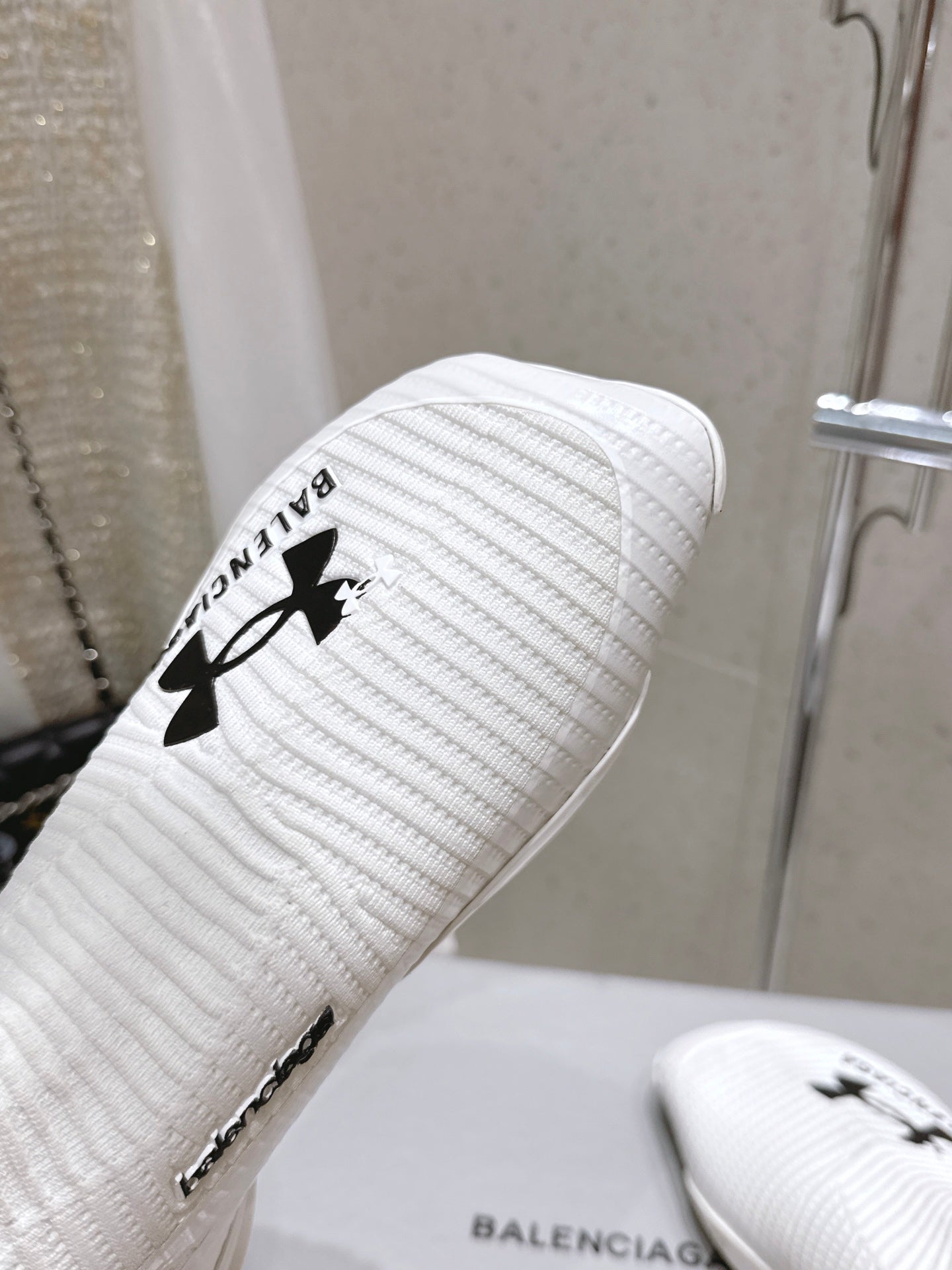 UNDER ARMOUR HYPER SNEAKER IN WHITE MIX BLACK KNITTED FABRIC