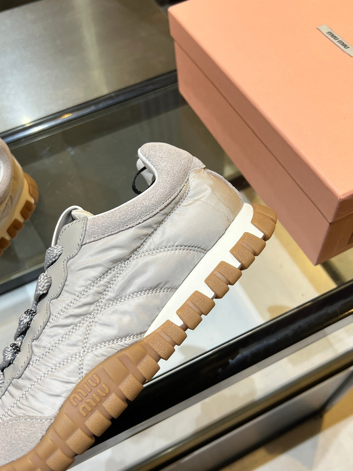 MIU 26ss Sneaker Gray Fabric Suede 625652