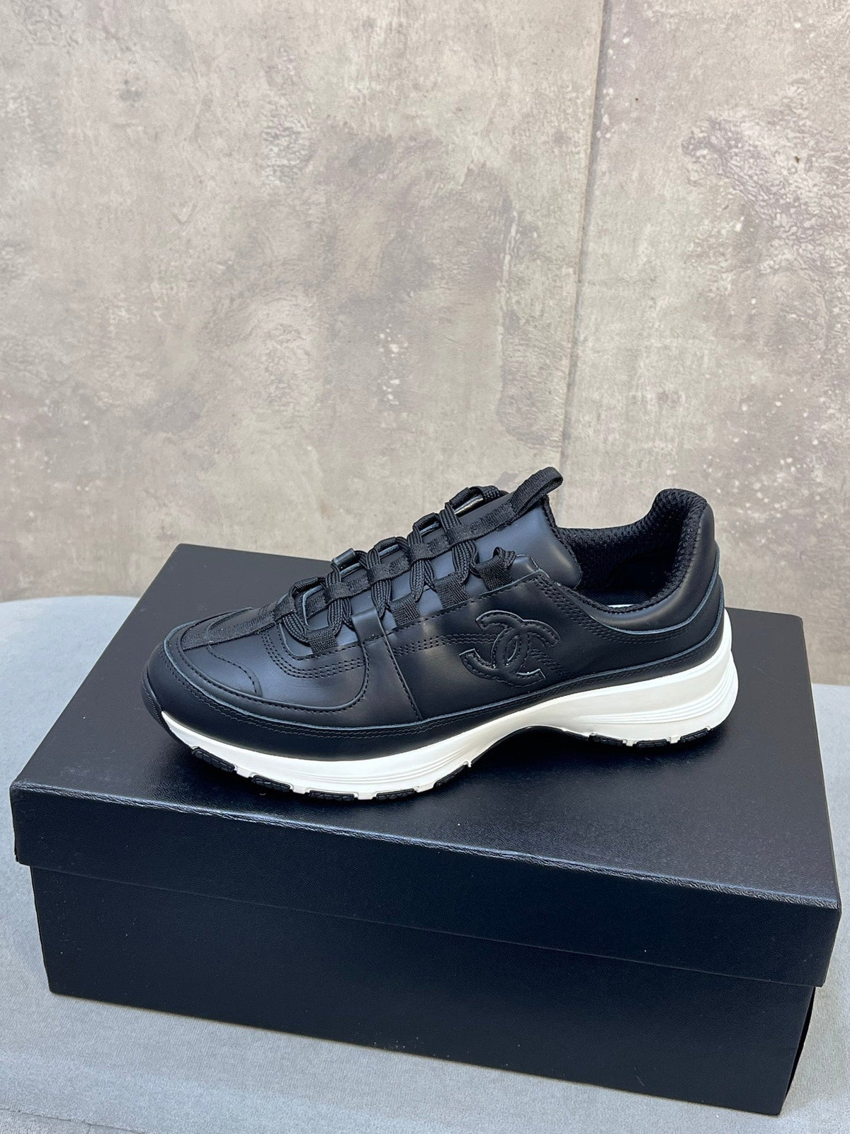 CC 26s Runner CC Logo Sneakers Black Calfskin