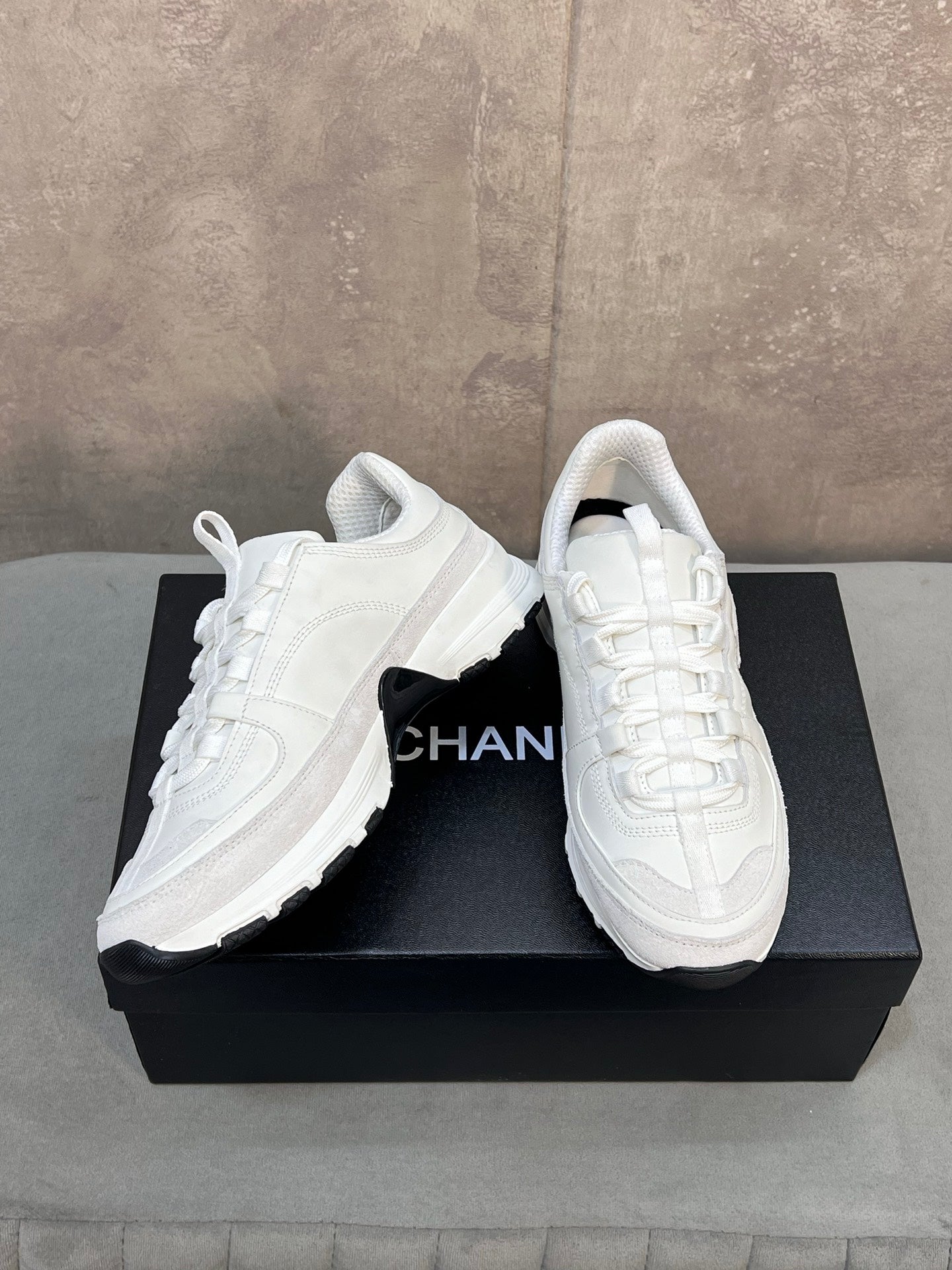 CC 26s Runner CC Logo Sneakers White Calfskin Suede